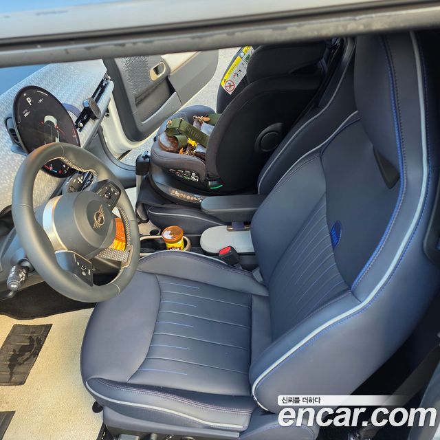 Mini Cooper SE Favoured — пробег 10 300 км — фото 4 из 5