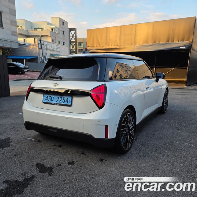 Mini Cooper SE Favoured — пробег 10 300 км — фото 5 из 5