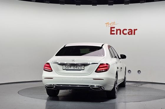 Mercedes-Benz E-Class E300 Avantgarde — пробег 73 369 км — фото 4 из 5