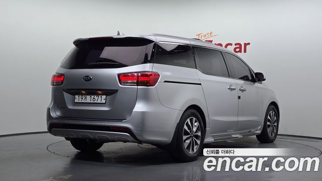Kia Carnival 9-seater Luxury — пробег 181 170 км — фото 2 из 5