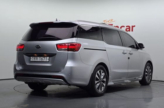 Kia Carnival 9-seater Luxury — пробег 181 170 км — фото 2 из 5