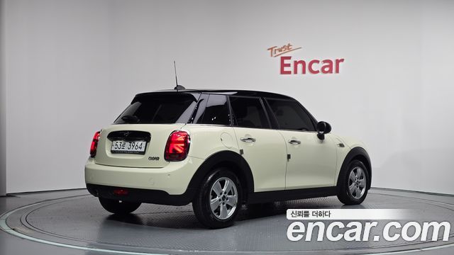 Mini Cooper 5Door Standard 3rd — пробег 65 072 км — фото 2 из 5