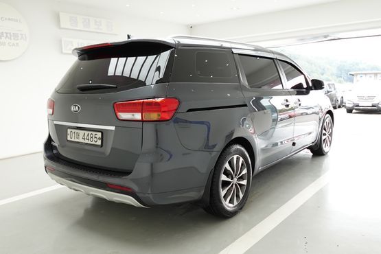 Kia Carnival 9-seater Luxury — пробег 197 620 км — фото 3 из 5