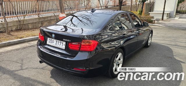 BMW 3-Series 320i — пробег 109 500 км — фото 4 из 5