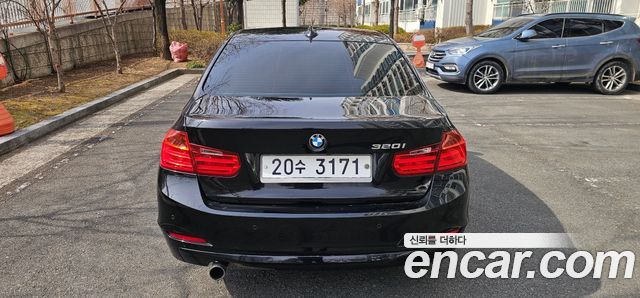 BMW 3-Series 320i — пробег 109 500 км — фото 5 из 5