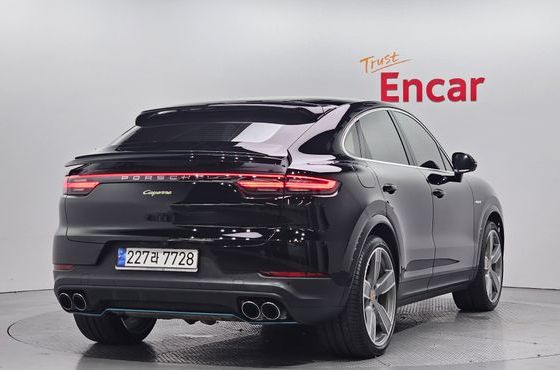 Porsche Cayenne 3.0 E-Hybrid Coupe — пробег 22 270 км — фото 2 из 5