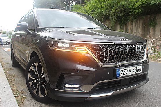Kia Carnival Gasoline 7-Seater Signature — пробег 26 299 км — фото 3 из 5