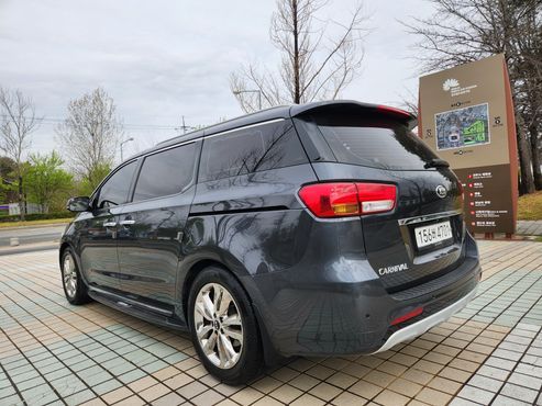 Kia Carnival 7-seater Limousine VIP — пробег 139 311 км — фото 5 из 5