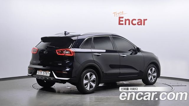 Kia Niro Prestige — пробег 159 312 км — фото 2 из 5