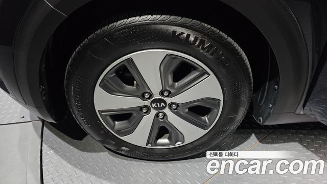 Kia Niro Prestige — пробег 159 312 км — фото 5 из 5
