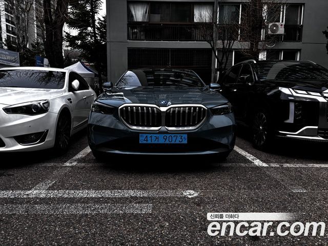BMW i5 eDrive 40 — пробег 27 000 км — фото 1 из 5