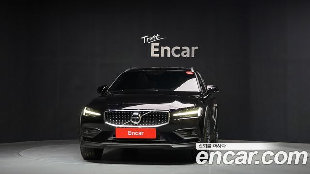Volvo V60 B5 Pro AWD — пробег 35 805 км — фото 3 из 5