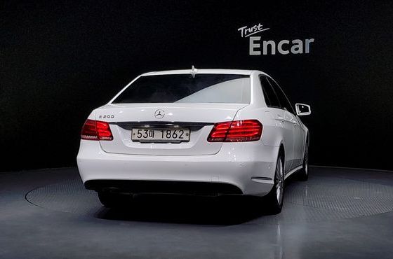 Mercedes-Benz E-Class E200 Elegance — пробег 123 531 км — фото 4 из 5