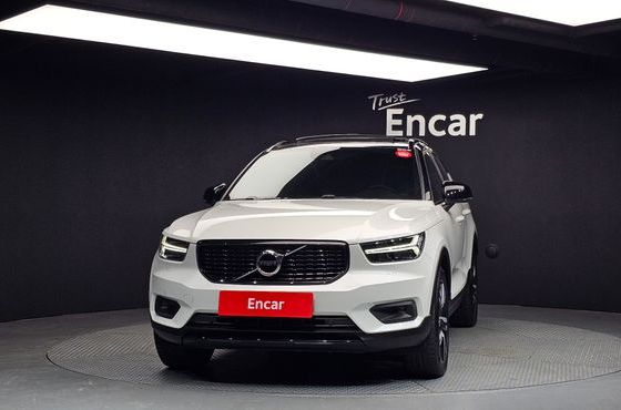 Volvo XC40 B4 R-Design — пробег 31 190 км — фото 3 из 5