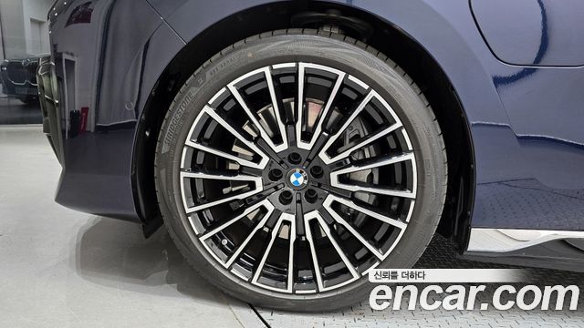 BMW 7-Series 750e xDrive M Sport — пробег 7 400 км — фото 5 из 5