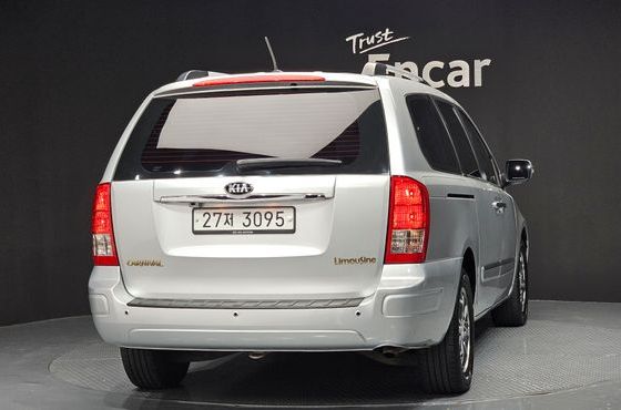 Kia Carnival New Carnival Limousine GLX High-Deluxe — пробег 158 453 км — фото 4 из 5