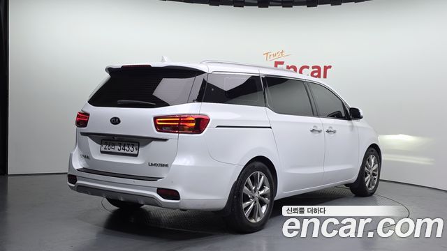 Kia Carnival 7-Seater Limousine VIP — пробег 112 932 км — фото 2 из 5