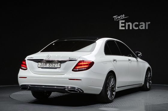 Mercedes-Benz E-Class E220d 4MATIC Avantgarde — пробег 75 589 км — фото 2 из 5