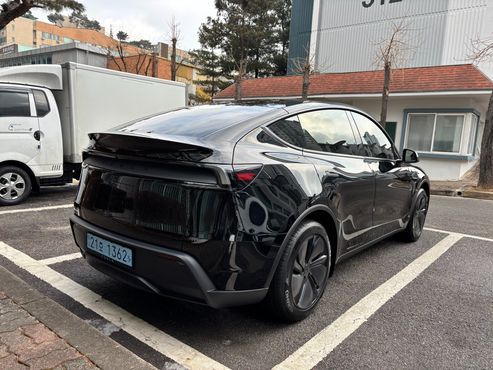 Tesla Model Y RWD — пробег 2 300 км — фото 5 из 5