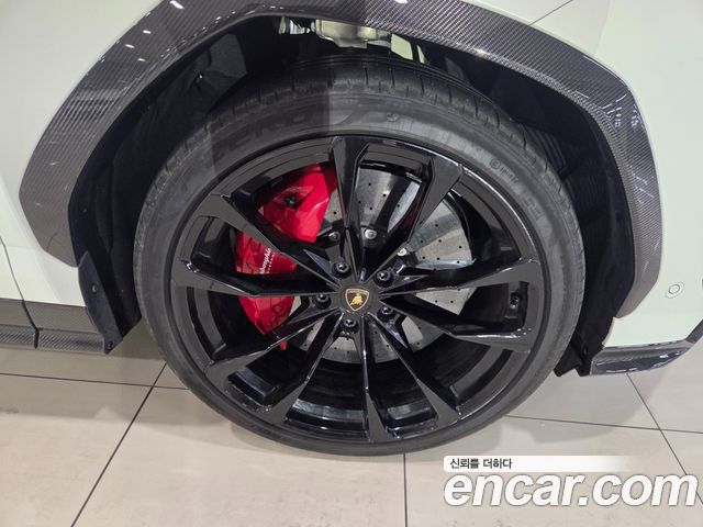 Lamborghini Urus 4.0 V8 — пробег 10 500 км — фото 5 из 5