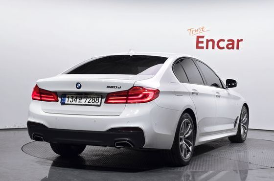 BMW 5-Series 520d M Sport Package Plus — пробег 112 208 км — фото 2 из 5