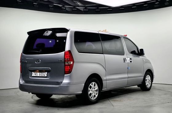 Hyundai Starex 11-Seater Wagon CVX Luxury — пробег 173 975 км — фото 2 из 5