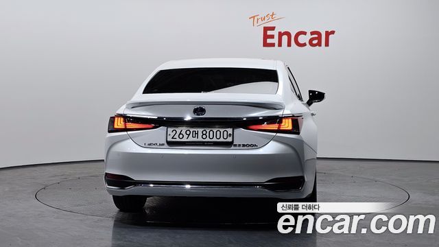 Lexus ES Luxury Plus — пробег 57 057 км — фото 4 из 5