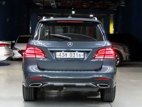 Mercedes-Benz GLE-Class GLE350 d 4MATIC — пробег 143 311 км — фото 3 из 5
