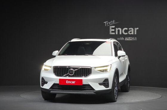 Volvo XC40 B4 Ultimate Bright — пробег 36 377 км — фото 3 из 5