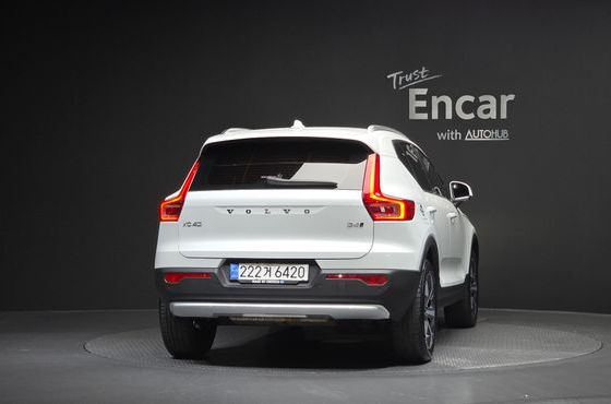 Volvo XC40 B4 Ultimate Bright — пробег 36 377 км — фото 4 из 5
