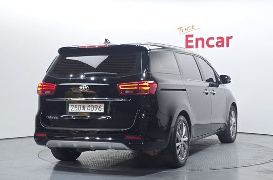 Kia Carnival 9-Seater Luxury — пробег 95 466 км — фото 2 из 5