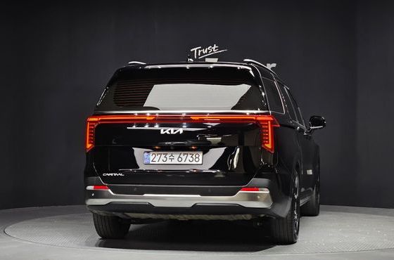 Kia Carnival 9-Seater Signature — пробег 109 116 км — фото 4 из 5