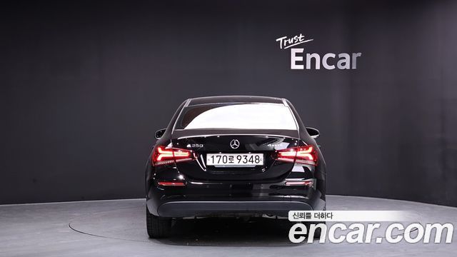 Mercedes-Benz A-Class A250 4MATIC Sedan — пробег 70 710 км — фото 4 из 5