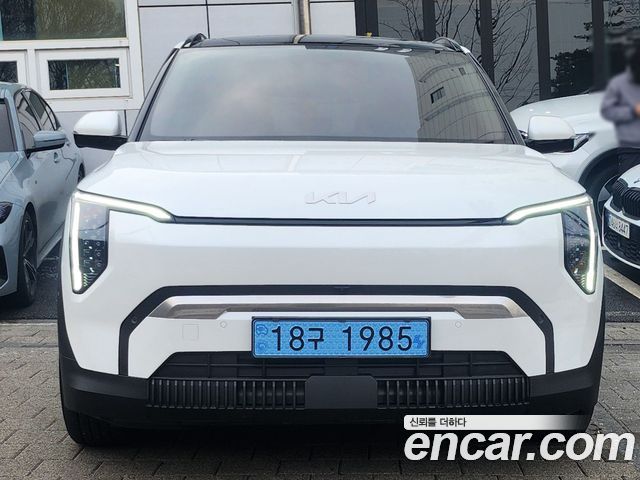 Kia EV3 Long Range 2WD Earth — пробег 700 км — фото 1 из 5