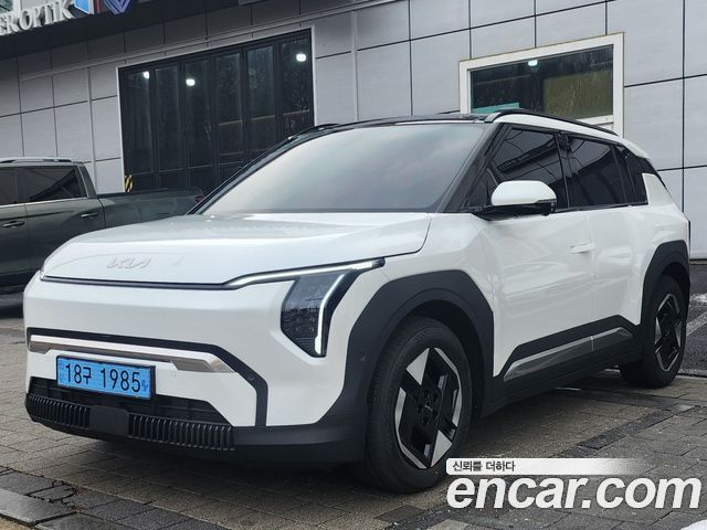 Kia EV3 Long Range 2WD Earth — пробег 700 км — фото 3 из 5