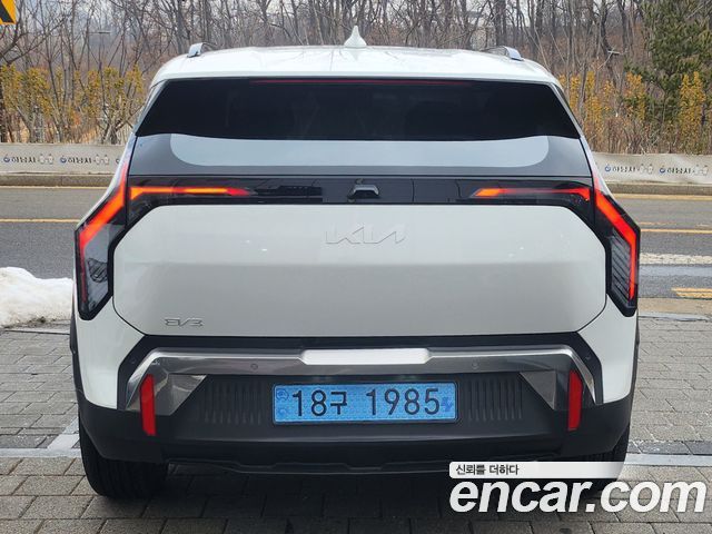 Kia EV3 Long Range 2WD Earth — пробег 700 км — фото 4 из 5