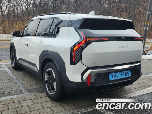 Kia EV3 Long Range 2WD Earth — пробег 700 км — фото 5 из 5