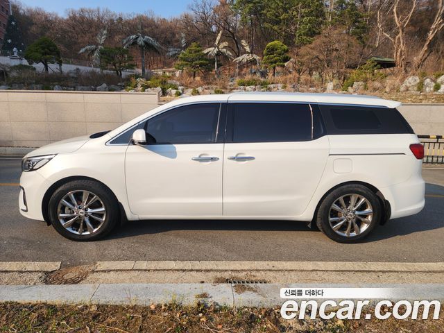 Kia Carnival 9-Seater Noblesse Special — пробег 92 497 км — фото 4 из 5