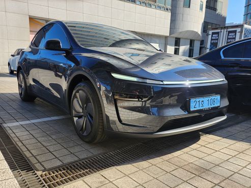 Tesla Model Y Premium RWD — пробег 1 390 км — фото 2 из 5