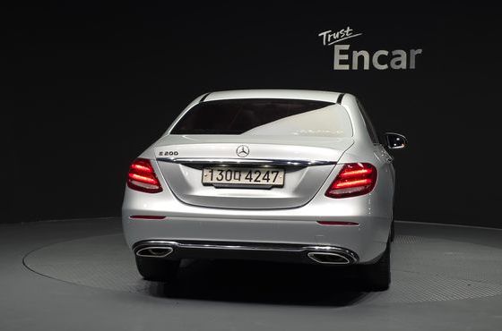 Mercedes-Benz E-Class E200 Avantgarde — пробег 142 990 км — фото 4 из 5