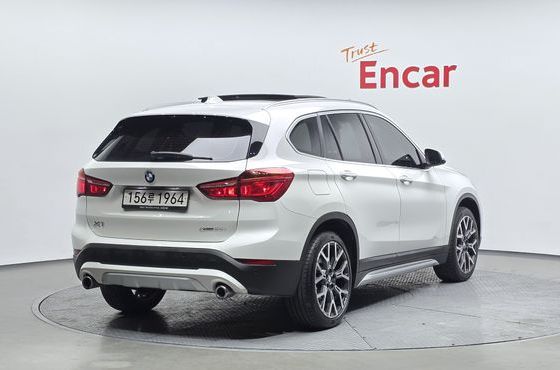 BMW X1 xDrive 20i xLine — пробег 75 222 км — фото 2 из 5