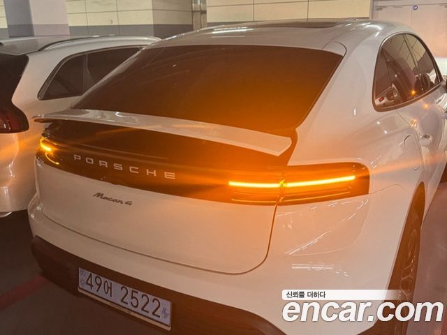 Porsche Macan Base 4 — пробег 890 км — фото 2 из 5