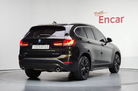 BMW X1 xDrive 20i Advantage — пробег 142 464 км — фото 2 из 5