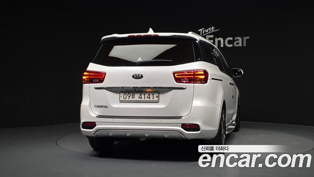 Kia Carnival из Кореи Encar