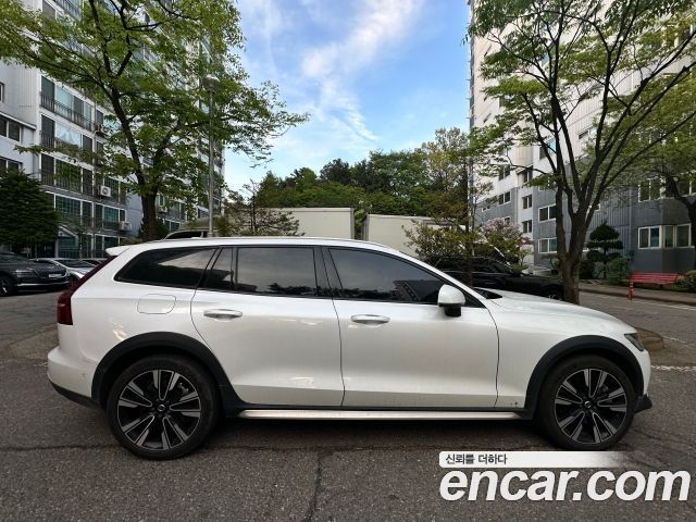 Volvo V60 B5 Ultimate AWD — пробег 58 877 км — фото 3 из 5