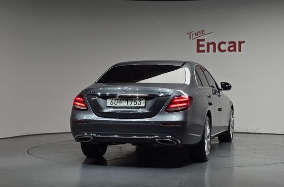 Mercedes-Benz E-Class E300 4MATIC Exclusive — пробег 70 218 км — фото 4 из 5