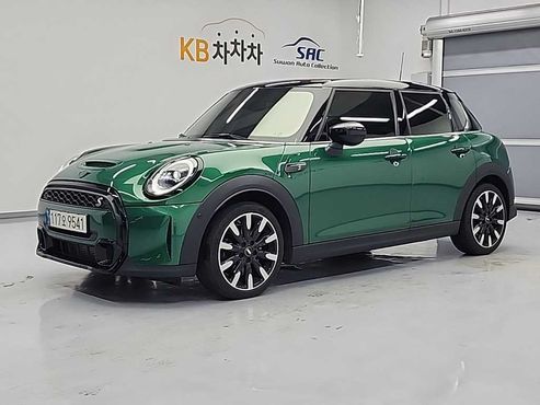 Mini Cooper 5Door Classic Third Generation — пробег 23 046 км — фото 1 из 5