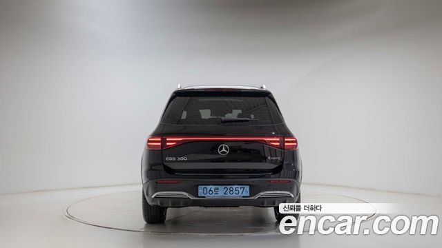 Mercedes-Benz EQB EQB300 4MATIC — пробег 7 520 км — фото 4 из 5