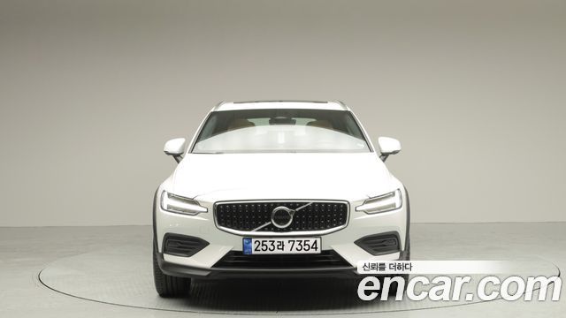 Volvo V60 B5 Ultra AWD — пробег 1 818 км — фото 2 из 5