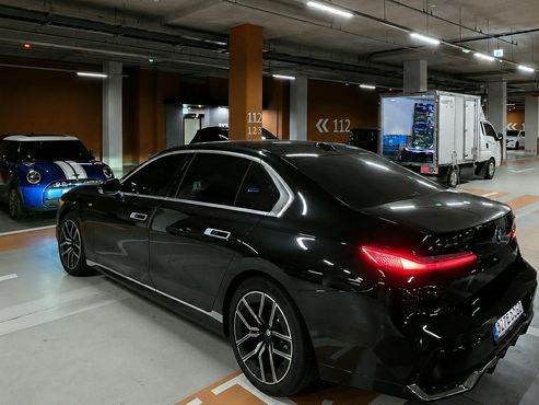 BMW 7-Series 740d xDrive M Sport — пробег 10 800 км — фото 2 из 5